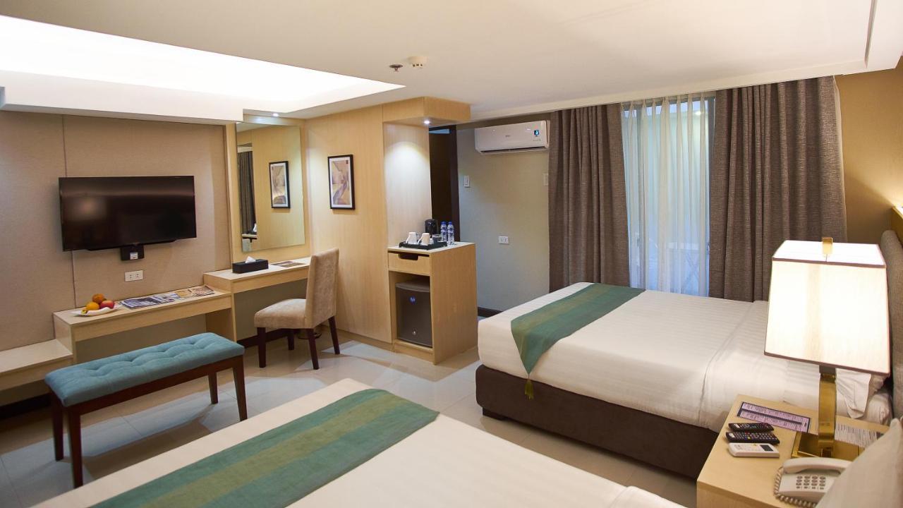 J7 Hotel Iloilo Eksteriør bilde
