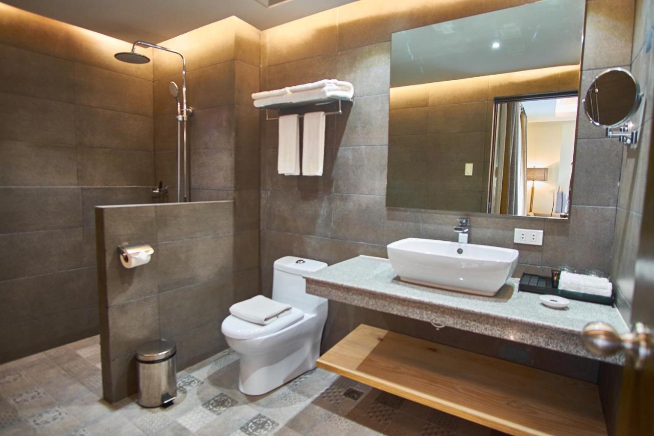 J7 Hotel Iloilo Eksteriør bilde
