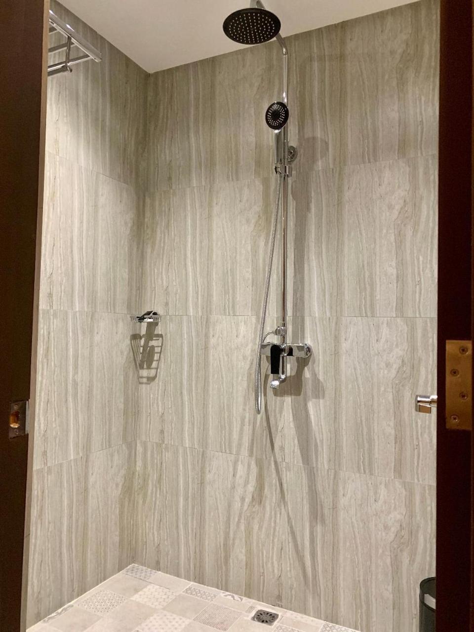 J7 Hotel Iloilo Eksteriør bilde